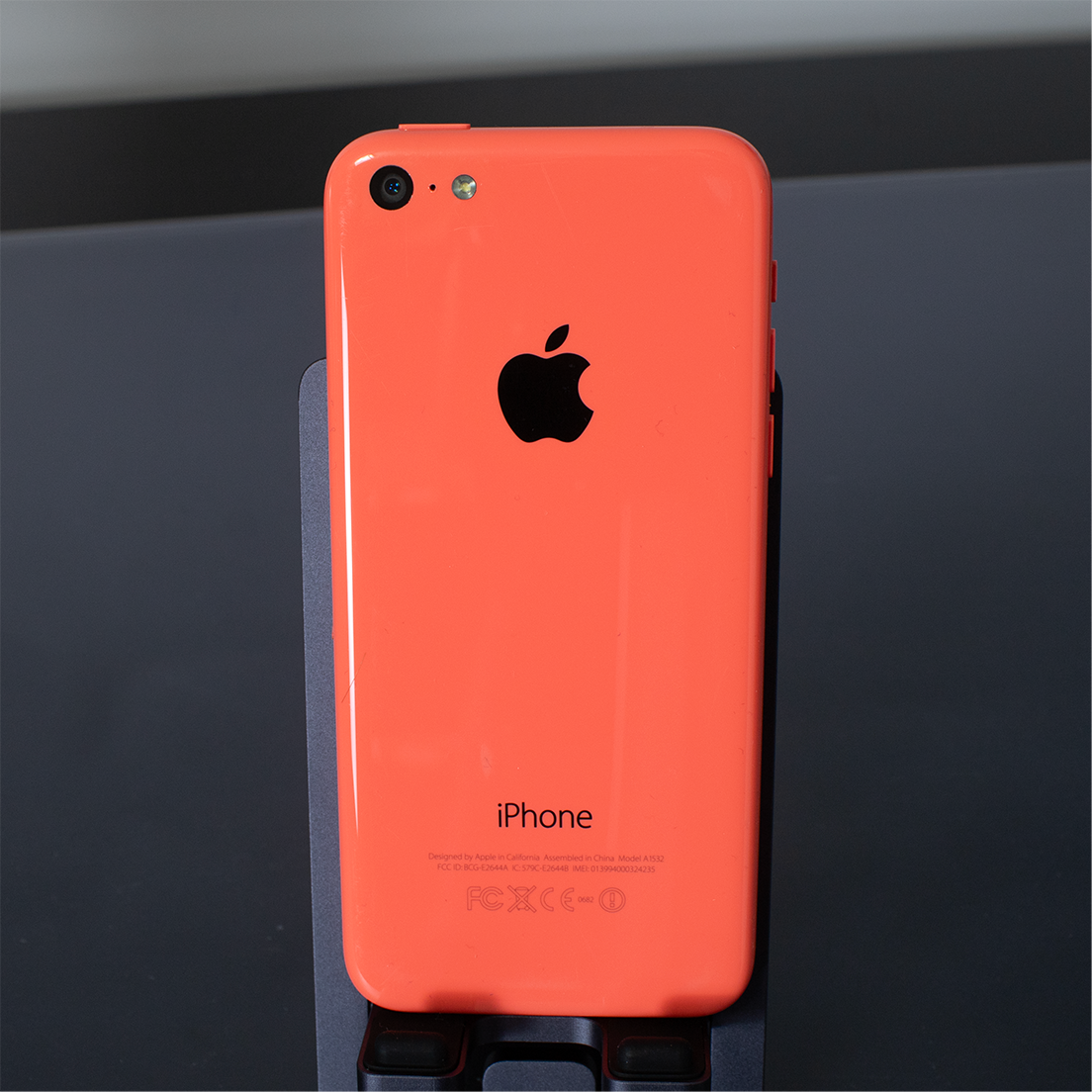 RARE iPhone 5C - 16GB - iOS 8.1.3 - Unlocked - Good condition
