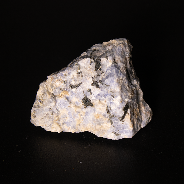 Blue Sodalite, Aegirine - 4,2 x 3,5 x 2,0 cm