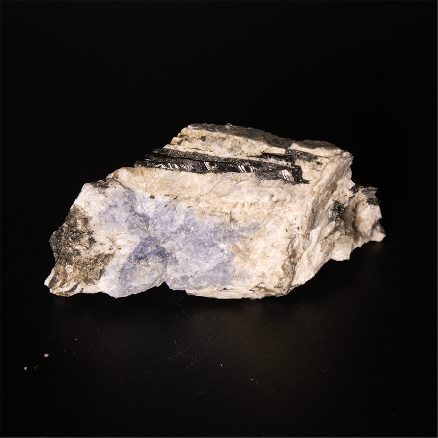 Blue Sodalite, Aegirine - 6,0 x 3,0 x 2,1 cm
