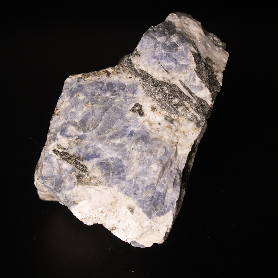 Blue Sodalite, Aegirine - 7,0 x 8,5 x 4,5 cm