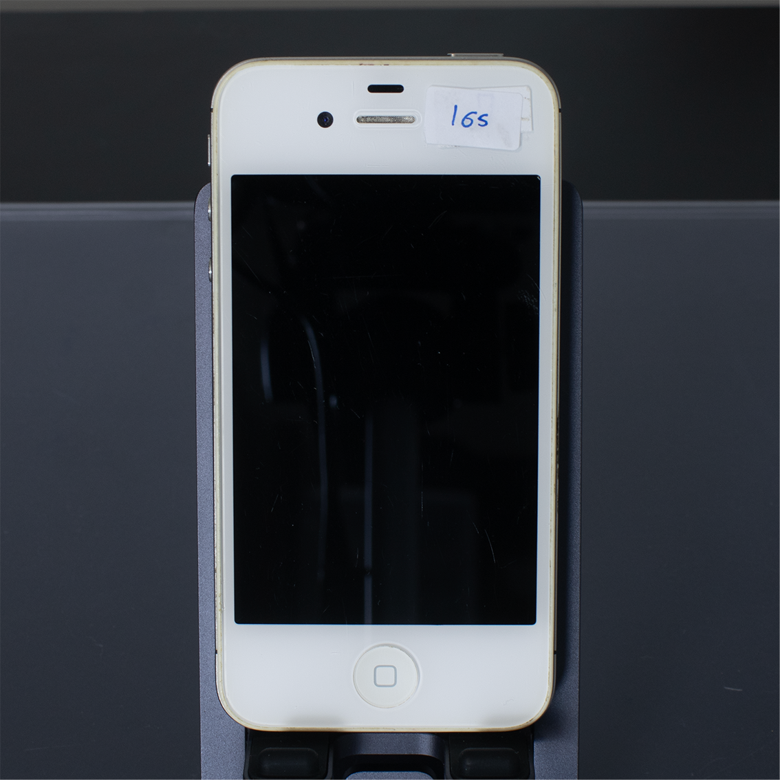 iPhone 4S - 8GB - iOS 9.3.5 - Unlocked - All good