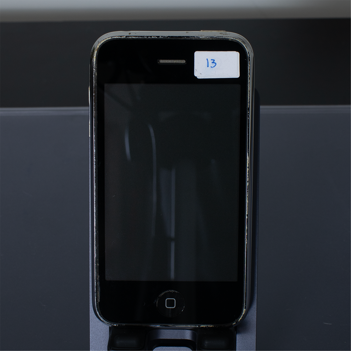 iPhone 3G - 16GB - iOS 4.2.1 - Locked (AT&T) - Good condition