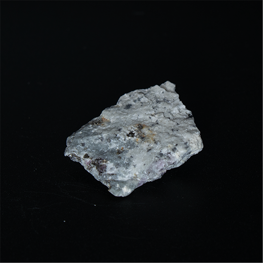 Sodalite var. Hackmanite - 2,3 x 2,0 x 0,8 cm