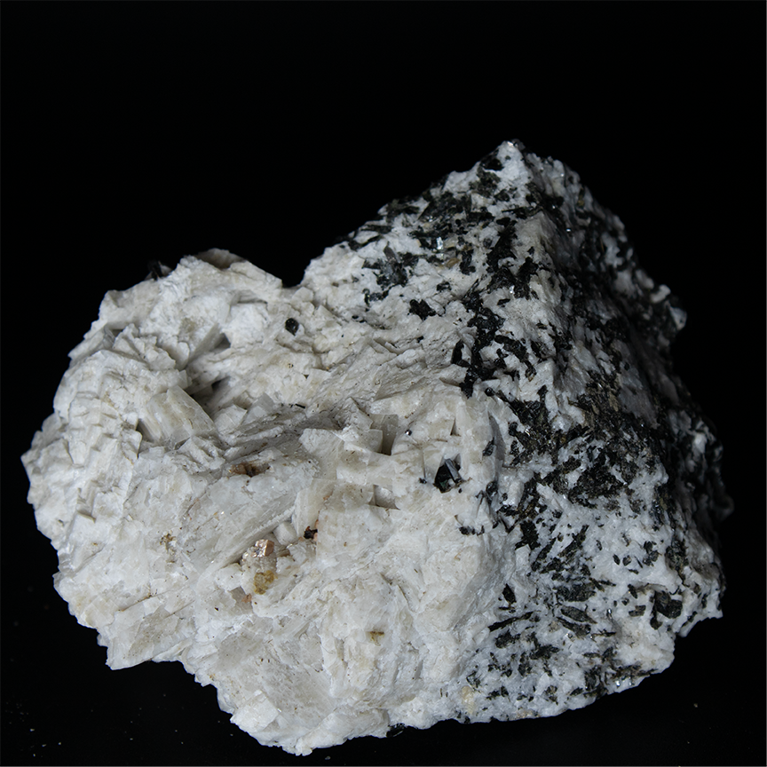 Aegirine, Sodalite - 7.0 x 5.5 x 4.0 cm