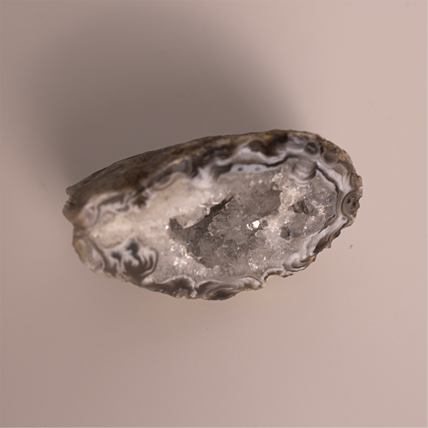 Agate Geode -4,0 x 2,3 x 2,1 cm